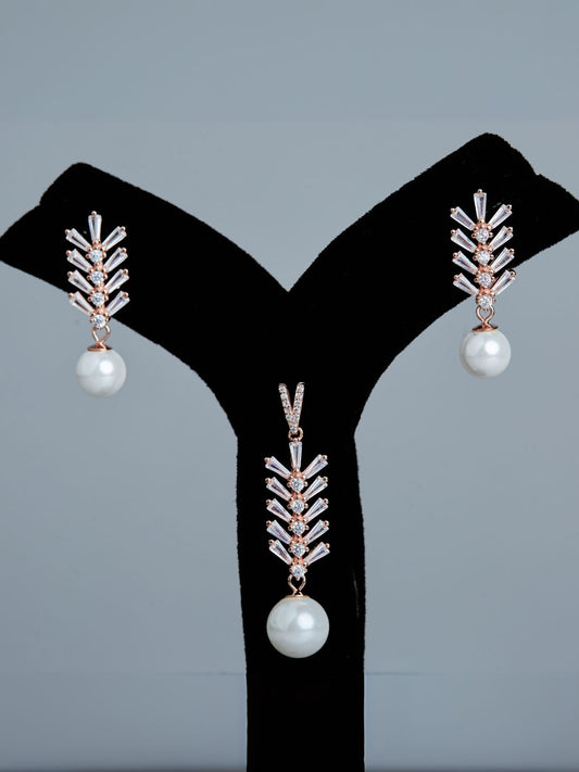 Tansi Jewels Elegant Leaf And Peral Pendant Set With Earrings