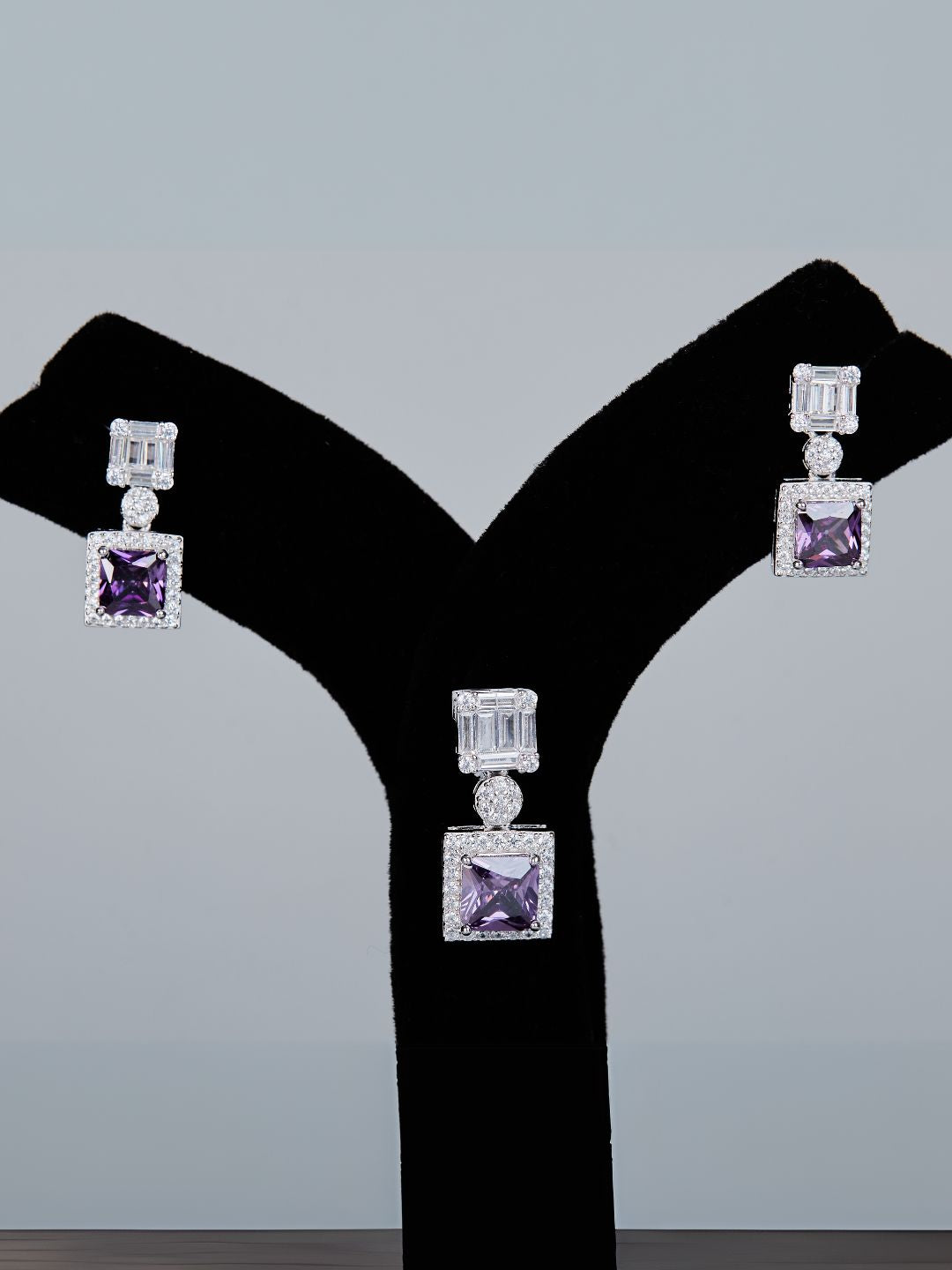 Tansi Jewels Silver Toned Lavender & White Geometric Shaped Pendant Set With Earrings