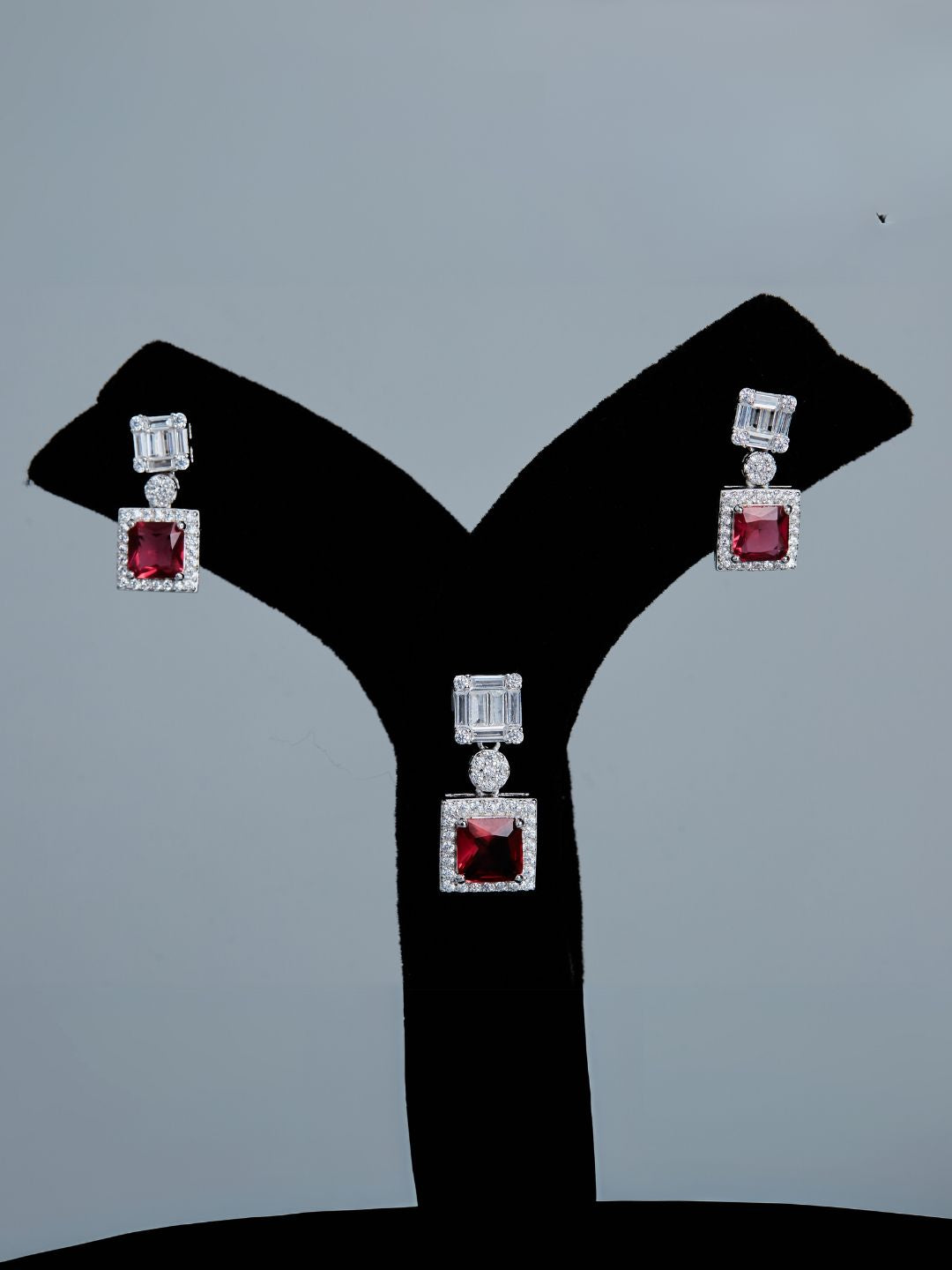 Tansi Jewels Silver Toned Red & White Geometric Shaped Pendant Set With Earrings